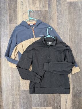Bundle Of Large Mens Columbia Zipper Hoodie And New Era 1/4 Zip Pull Over